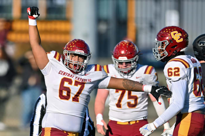 a Central Catholic Tualatin 6A Oregon football final November 22 2023 Leon Neuschwander 32